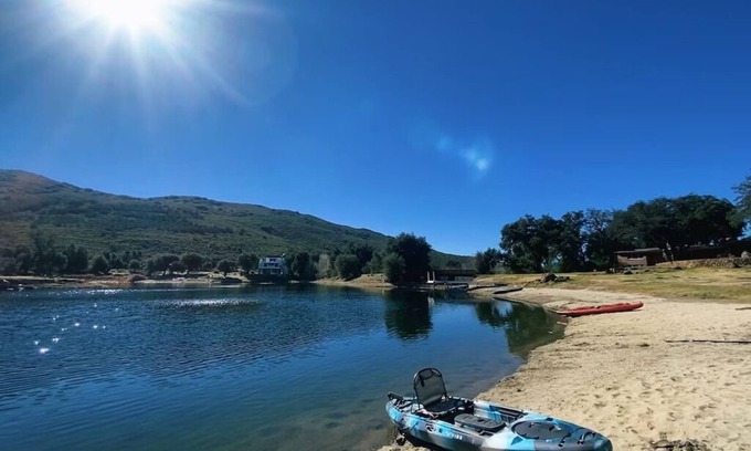 Descanso House | Romantic Retreat/private fishing lake and tennis court near Julian