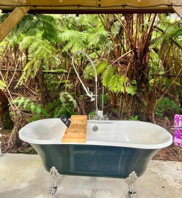 Ohia Estates House | Romantic Retreat, Relax at Hot-tub, Indoor & Outdoor shower, firepit, 5 min to Hawaii Volcano park