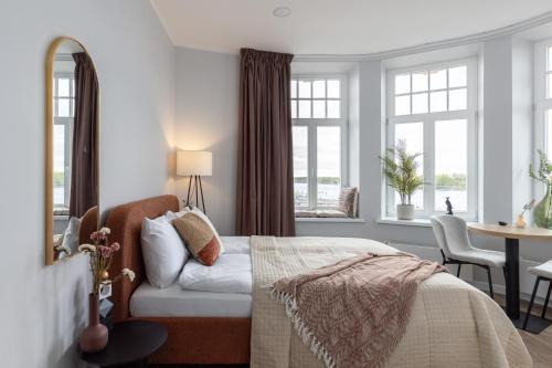 Old Town Apartment | Romantic River-View Old Town Studio