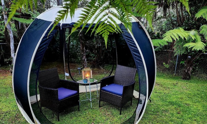 Ohia Estates Cabin | Romantic singing Cottage, soak hot tub, outdoor shower 5min to HI volcano park