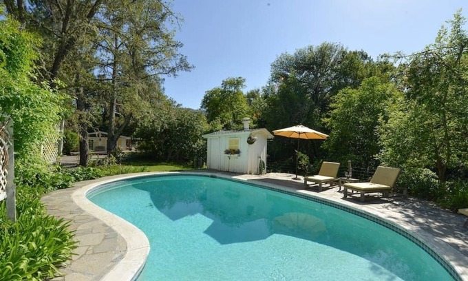 Glen Ellen Cottage | Romantic Sonoma Creek Cottage With Pool & Spa