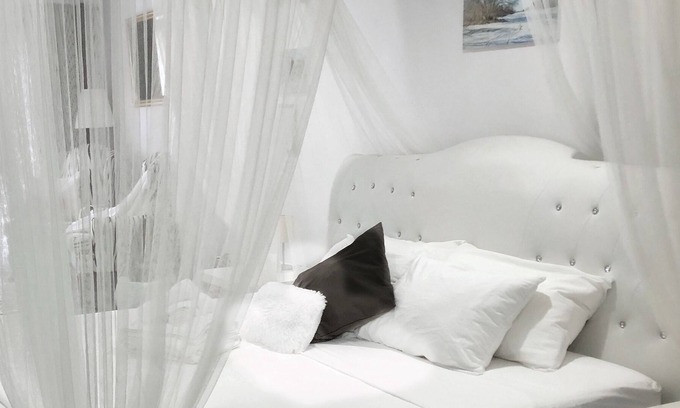 Port Franks Apartment | Romantic Studio, Kitchenette, King Bed, Sauna, Hot Tub, Fitness Studio, Wellness