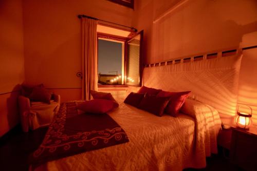 Historic Castle District Apartment | Romantic Suite Canelles