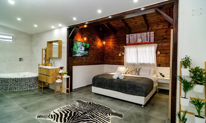 Tiberias Old City Cabin | Romantic suite on the sea of Galilee.