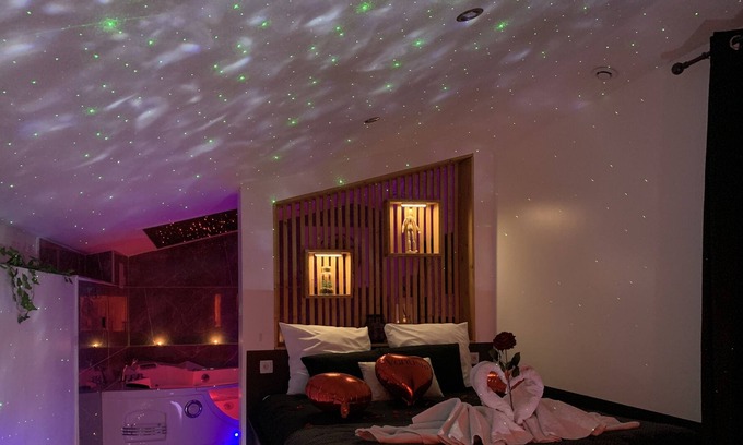 Echirolles Apartment | Romantic Suite Spa Balneotherapy