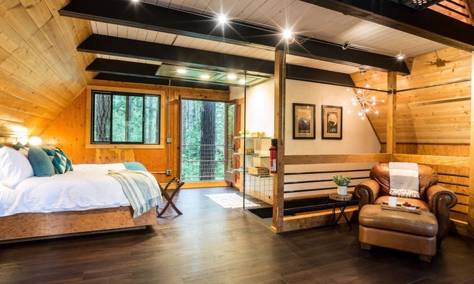Glacier House | Romantic Treetop Cabin near Mt Baker - Perfect Couples Hideaway with private hot Tub and Fireplace
