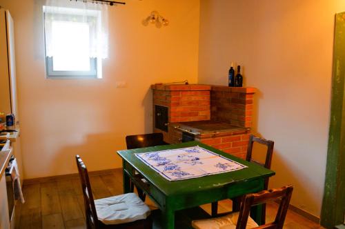 Ostry Grun House | Romantická chalupa na laze