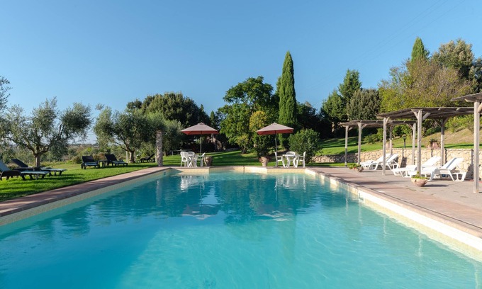 Castiglione del Lago Apartment | Romantisch Appartement met Eigen Terras met Zicht op de Tuin met Zwembad!