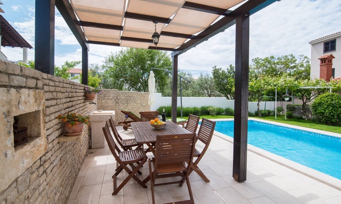 Pula Apartment | Romantisch und modern, mit Pool, ideal für Paaren!