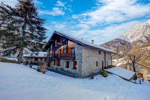 Cesana Torinese Apartment | Romito Lodge Apartment Mountain Retreat - Happy Rentals