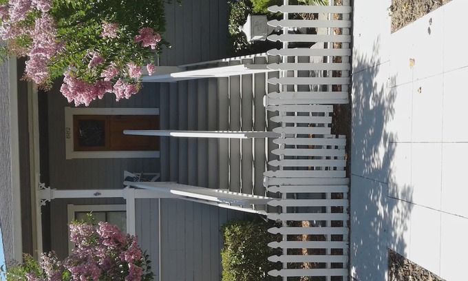 Downtown Napa Cottage | Ronveaux, The Corner Cottage-Downtown-Napa's Crown Jewel w/ Vineyard
