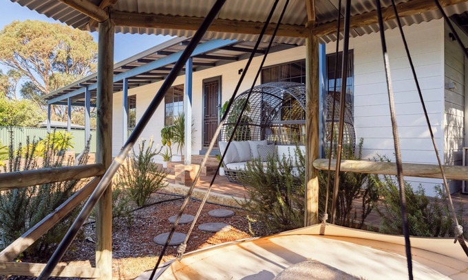 Preston Beach House | Roo with a View by Swan BnB Management