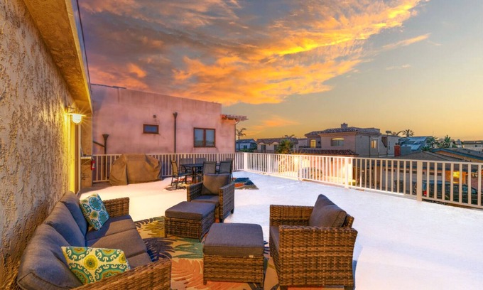 Oxnard Shores House | Roof-Deck Ocean Views, Walk To Beach