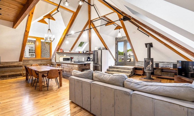 Oakdale Apartment | Roof Deck - Parking - 5 Min Downtown