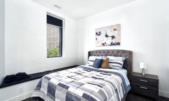 Windsor Apartment | ROOF TOP 2-Bedroom PentHouse with Roof Top Patio with BBQ