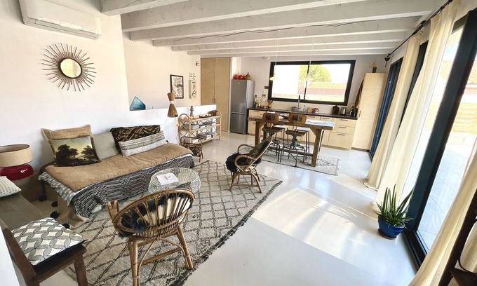 Saint-Assiscle Apartment | Roof-top artist apartment