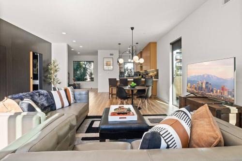 Historic Filipinotown House | Rooftop 3B 3BA House Near Dodger Stadium and DTLA