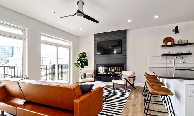Northeast Virginia Beach House | Rooftop Deck with View of the Ocean at Pacific