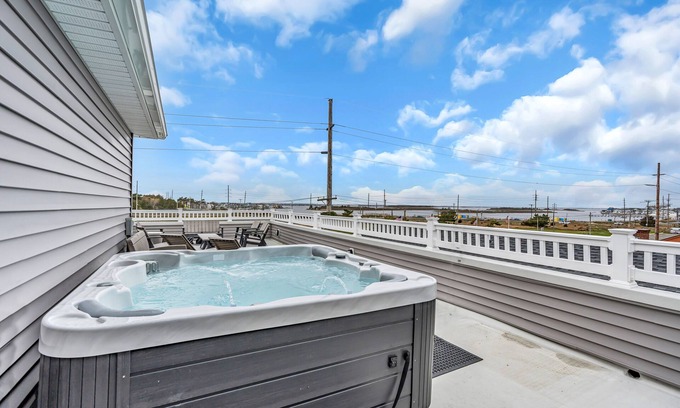 Seaside Heights House | Rooftop Hot Tub w/bayview, 10 min walk to beach, linens + towels included