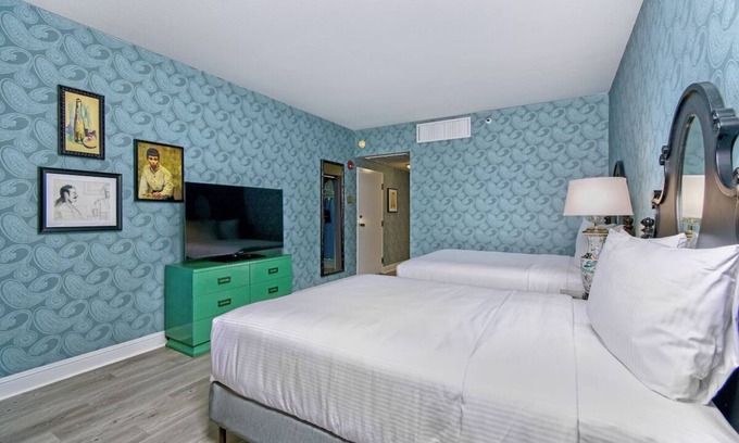 Downtown San Francisco House | Rooftop Pool at SoMa House, Free Breakfast