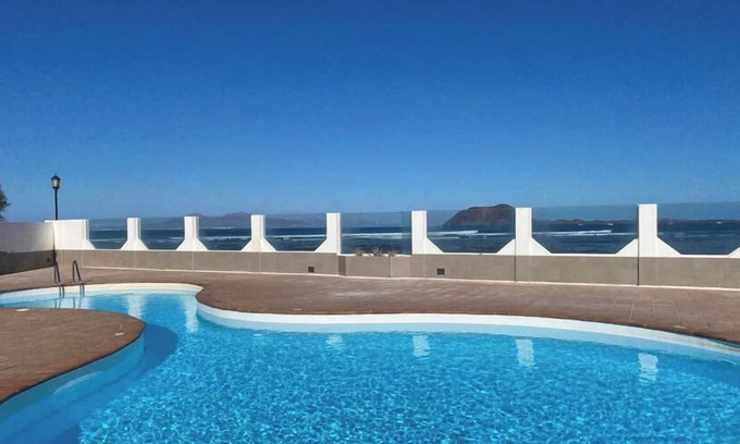 Corralejo House | Rooftop, pool, garden, private, 50m from surfbeach "Rocky Point” ☀️