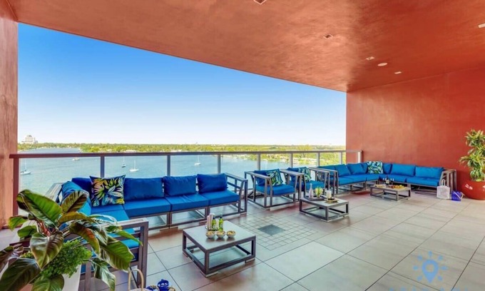 Hollywood Lakes Apartment | Rooftop Pool + Hot Tub–Hollywood Beach Boardwalk