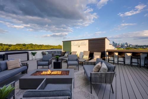 Haynes Area House | Rooftop Skyline Views DT Nash Sleeps 12