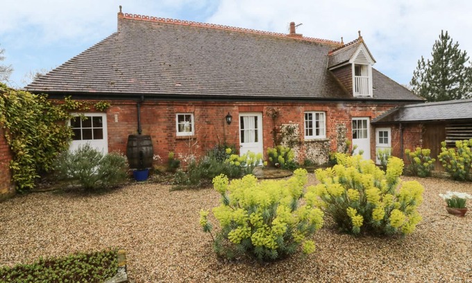 Halstead Cottage | ROOKWOODS, pet friendly, character holiday cottage in Sible Hedingham