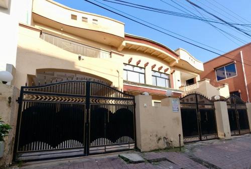 Rawalpindi House | ROOM 10 Serene Retreat in Rawalpindi - Your Home Away from Home 2 FAMILY ONLY