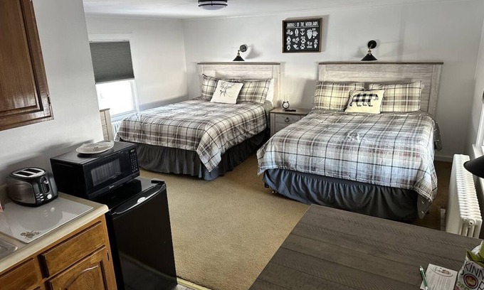 Schroon Lake Hotel | Room 108 with two queen beds