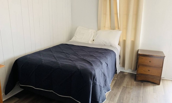 Harper Hotel | Room 17 - Standard Queen - Sleeps 2 - Harper Motel