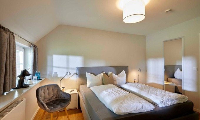 Dangast Apartment | Room 2, 18sqm thatched roof room - edo holiday room