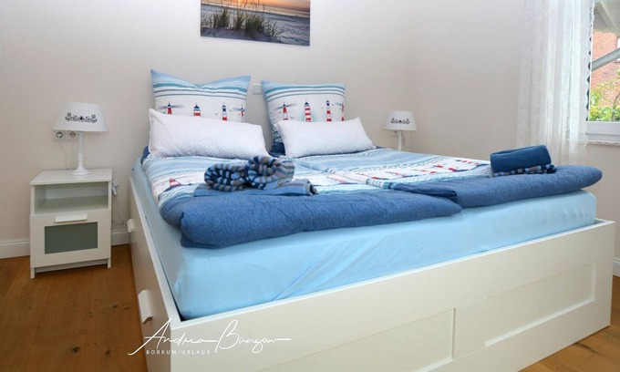 Sudbrookmerland Cottage | Room 2, EB, shared shower/toilet, 1 bedroom - guest room Lütje Huske