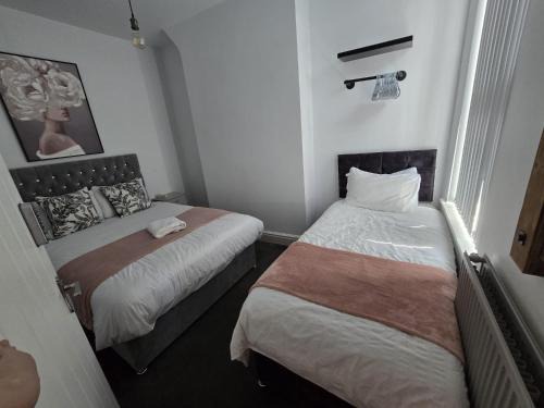 Liverpool House | Room 2 Shared house in Kensington