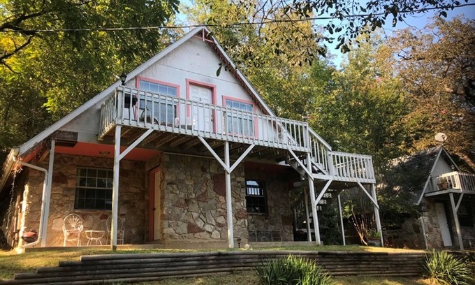 Jasper Cabin | Room 3-Historic Little Switzerland -