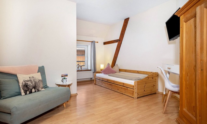 Ravensburg Apartment | Room 3, single room with private bathroom