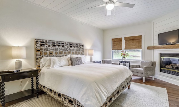 Swanton House | Room 8: Pond View, Lake Access, Private Bath Par-3