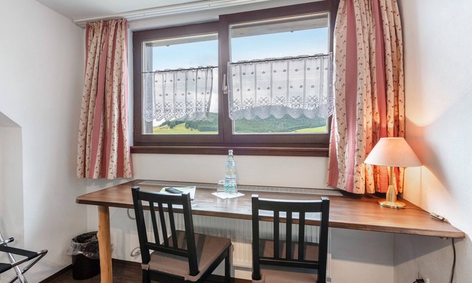 Bernau Apartment | Room '8' with Mountain View, Shared Terrace and Wi-Fi
