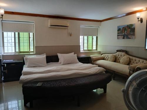 F-7 Sector Apartment | Room at khan house