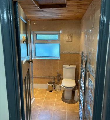 Birmingham House | ROOM B, Comfortable Double Room with shared spaces
