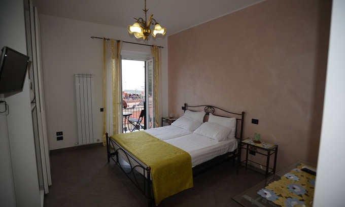 Cetara Apartment | Room 'Camera Libeccio Sea View' with Sea View, Wi-Fi and Air Conditioning