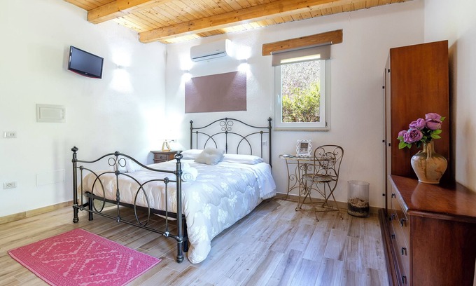 Sorso Apartment | Room 'Country Suite' with Shared Pool, Shared Terrace and Air Conditioning