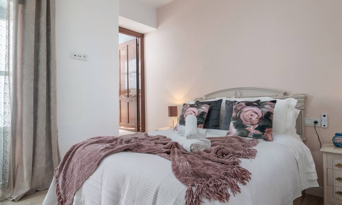 Alcala del Valle Apartment | Room 'Cuarzo' with Mountain View, Shared Terrace and Wi-Fi