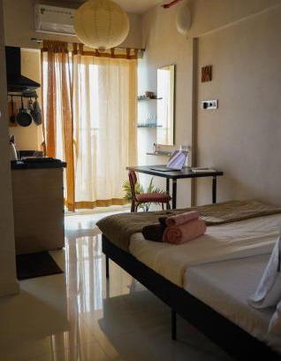 Pune Apartment | Room Dawn 12th floor Pvt studio w Balcony & Wifi