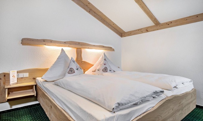 Waggershausen Apartment | Room 'Doppelzimmer 3' with Shared Garden