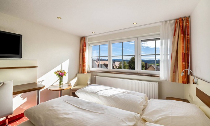 Rosenfeld House | Room 'Doppelzimmer 27' with Wi-Fi