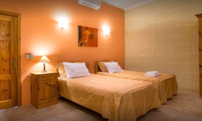 Ta' Għammar Bed & Breakfast | ROOM FOR 4 PEOPLE WITH BATHROOM