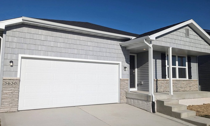 Altoona House | Room for 9. New modern and perfect location, close to I-80. Sparkling clean!