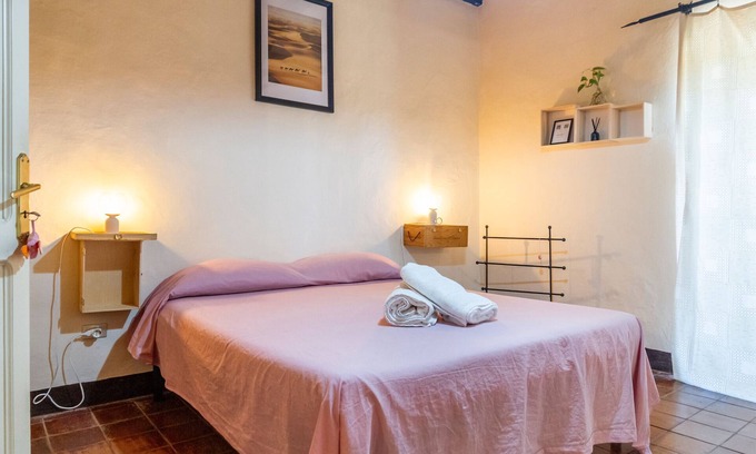 Gavorrano Apartment | Room 'Ghianda' with Shared Garden, Balcony and Wi-Fi