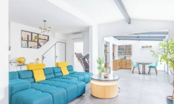Port-Aviation Bed & Breakfast | Room in a pretty house